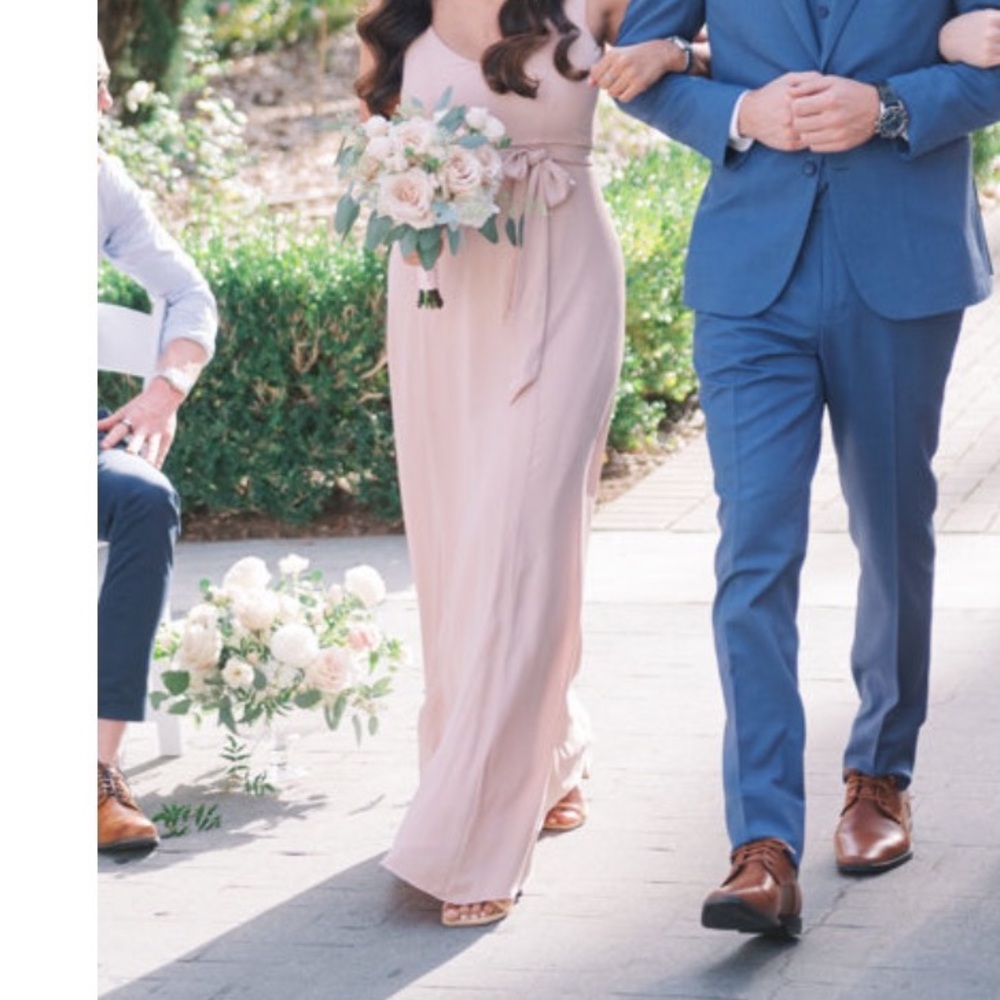 Details✨:
Size: small
Length: floor length
Fabric: chiffon
Color: dusty blush